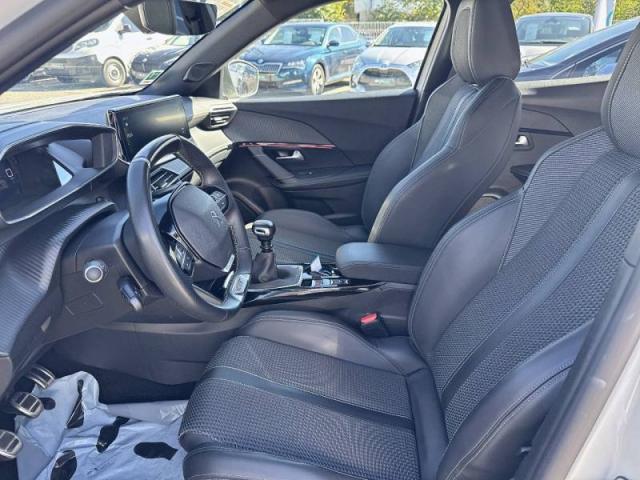 Peugeot 2008 image 2