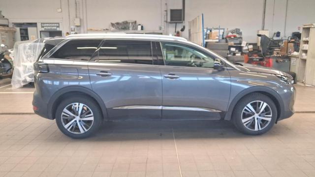 Peugeot 5008 image 8