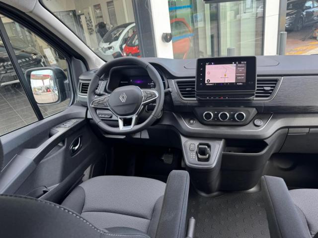 Renault Trafic image 2