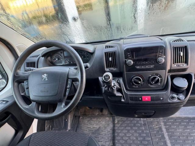 Peugeot Boxer image 2