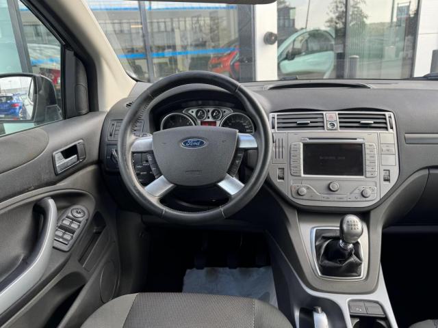 Ford Kuga image 6
