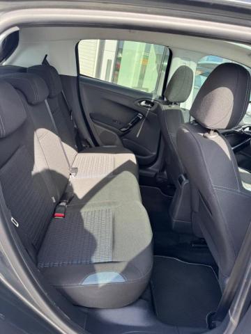 Peugeot 208 image 2