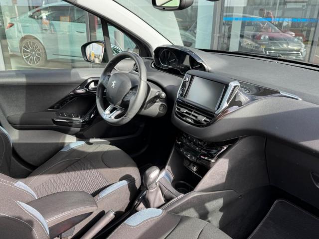 Peugeot 208 image 3