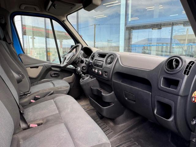 Renault Master image 2