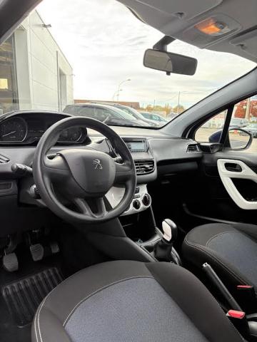 Peugeot 208 image 2
