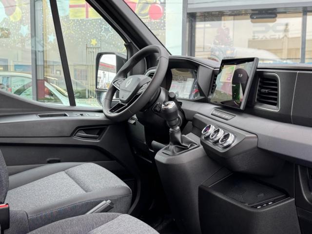 Renault Master image 2