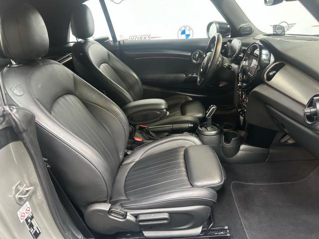 Mini Cabrio image 8
