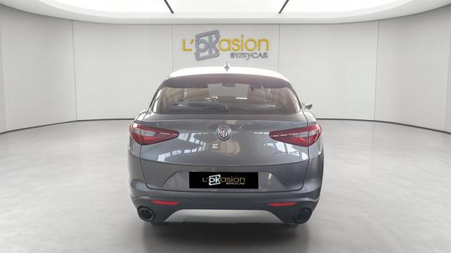Alfa Romeo Stelvio image 8