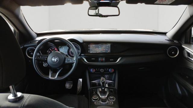 Alfa Romeo Stelvio image 2