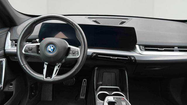 Bmw Ix1 image 8
