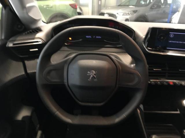 Peugeot 208 image 1