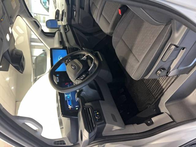 Ford Transit image 9