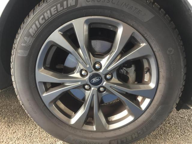 Ford Kuga image 9