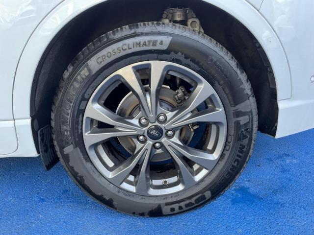 Ford Kuga image 3