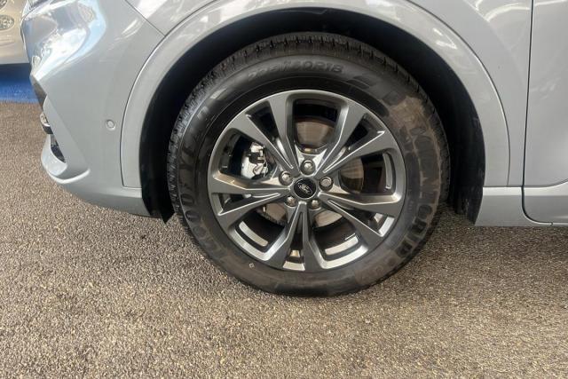 Ford Kuga image 8