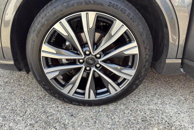 Ford Kuga image 6