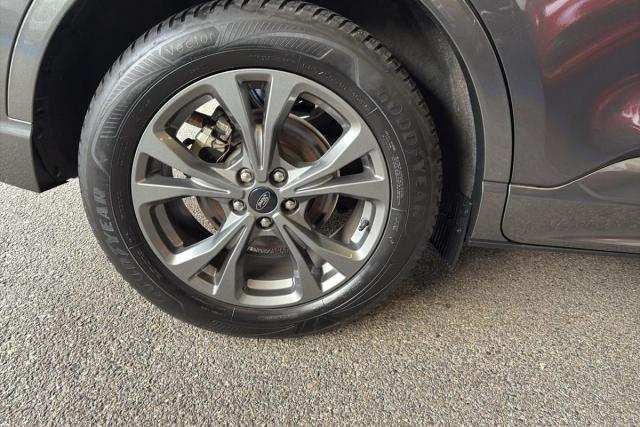 Ford Kuga image 9
