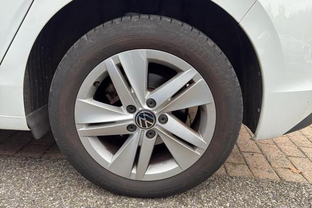 Volkswagen Golf image 9