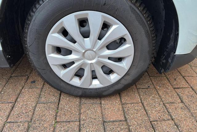 Ford Transit Courier image 8