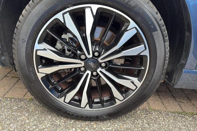Ford Kuga image 7