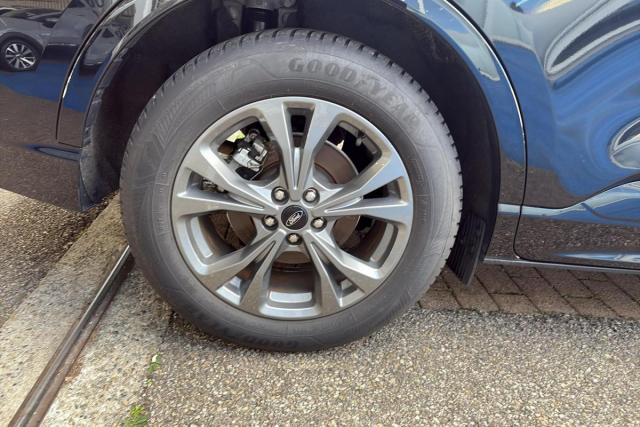 Ford Kuga image 3