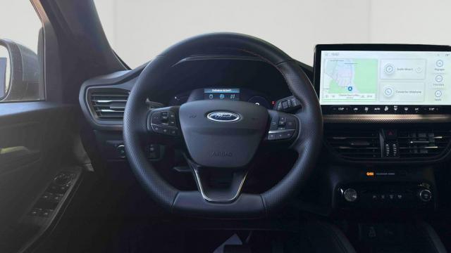 Ford Kuga image 1