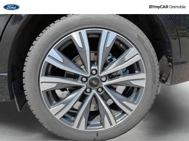 Ford Kuga image 8