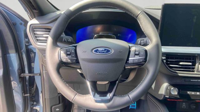 Ford Kuga image 8