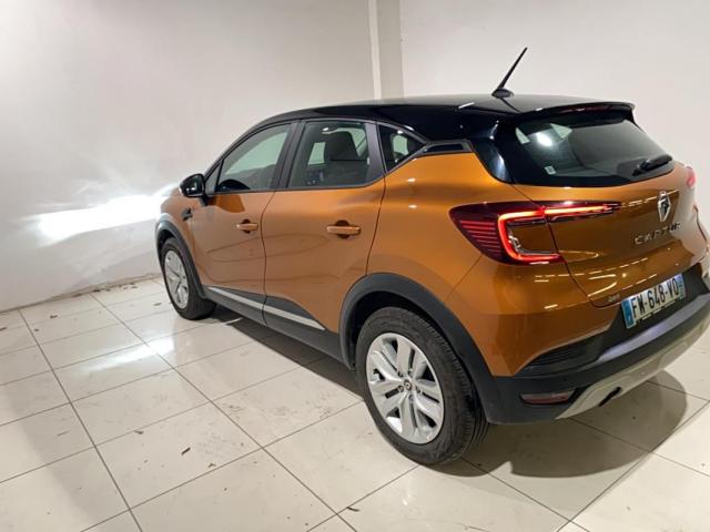Renault Captur image 1
