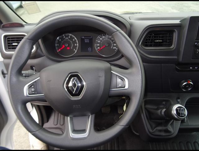 Renault Master image 2