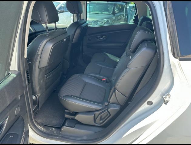 Renault Grand Scénic image 2