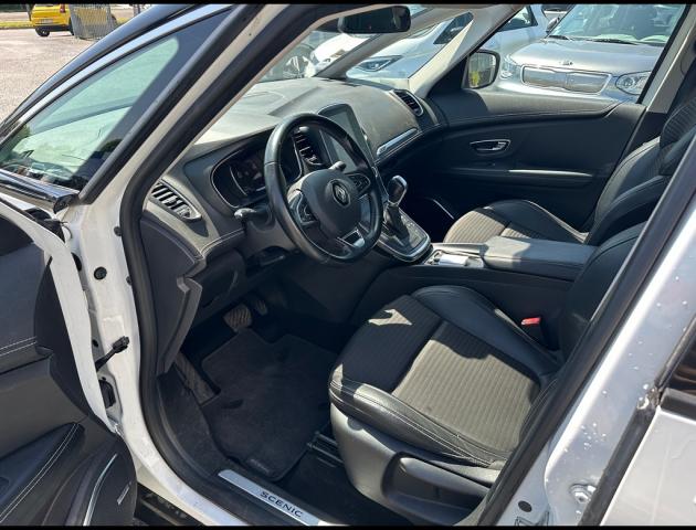 Renault Grand Scénic image 1