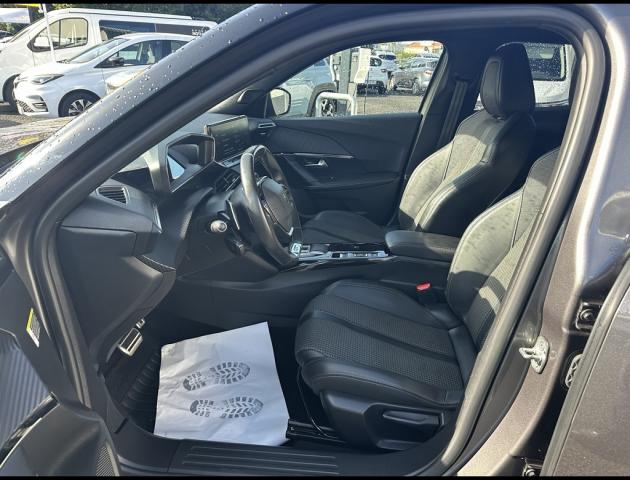 Peugeot 2008 image 2