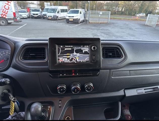 Renault Master image 2