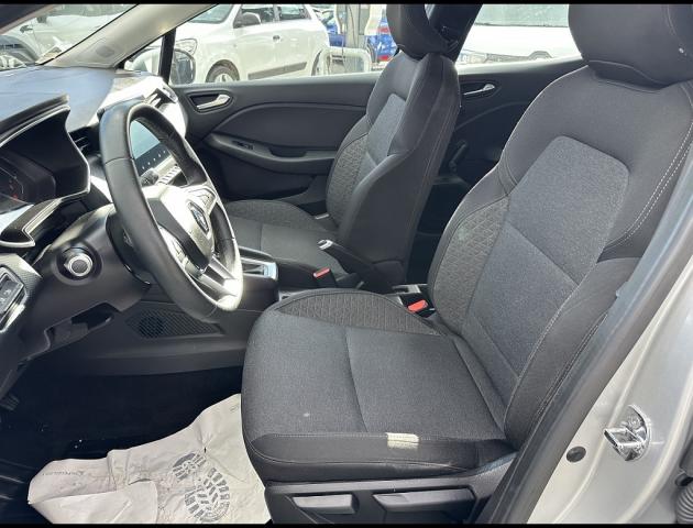 Renault Clio image 2