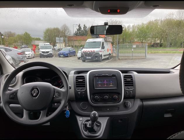 Renault Trafic image 9