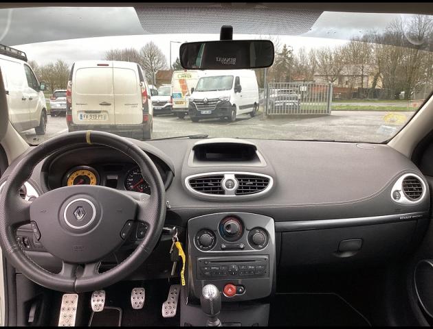 Renault Clio image 2