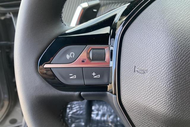 Peugeot 2008 image 8