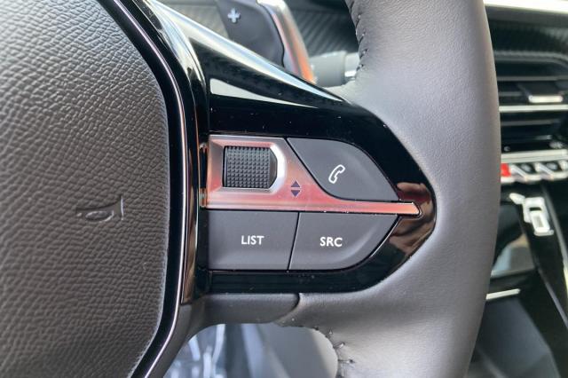 Peugeot 2008 image 2