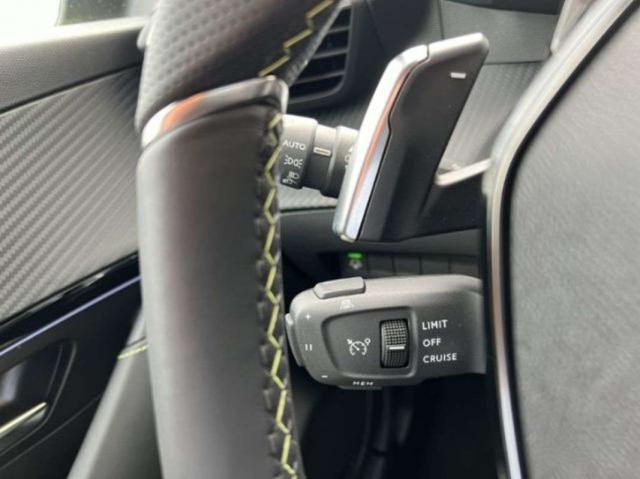 Peugeot 208 image 8