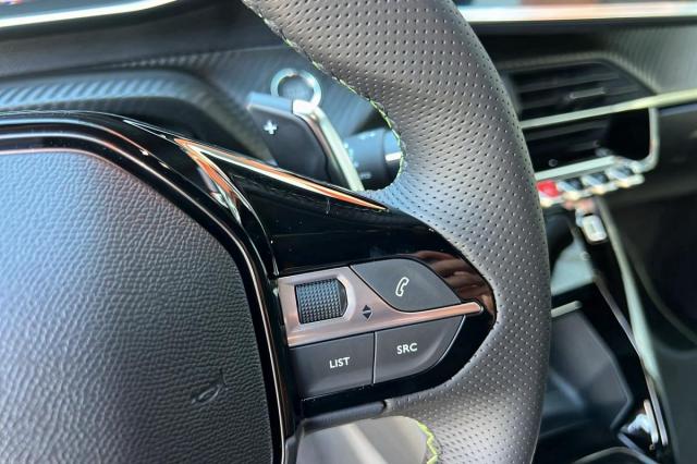 Peugeot 208 image 7
