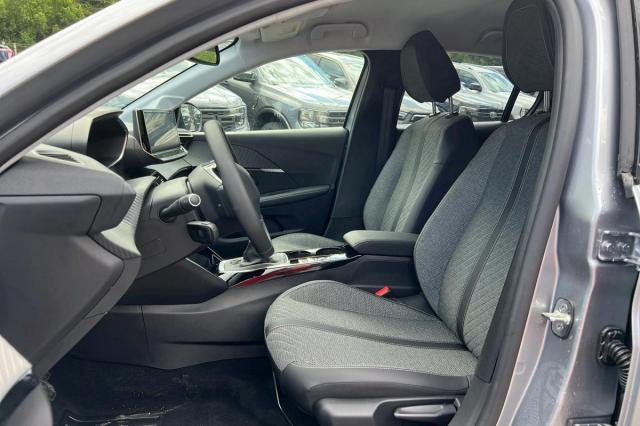 Peugeot 208 image 8