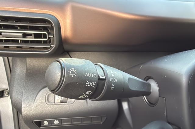 Peugeot Rifter image 9