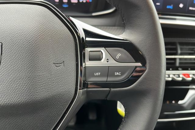 Peugeot 208 image 9