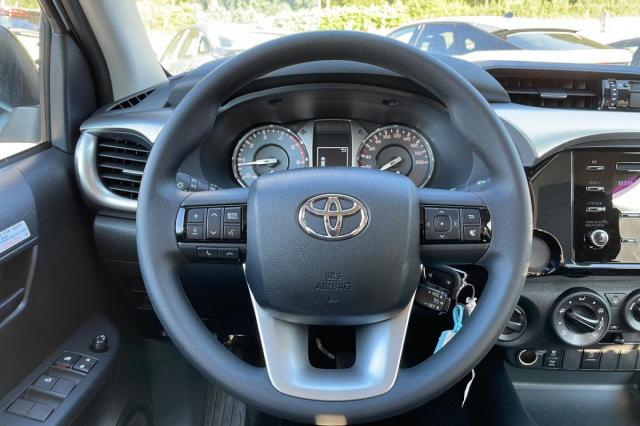 Toyota Hilux image 8