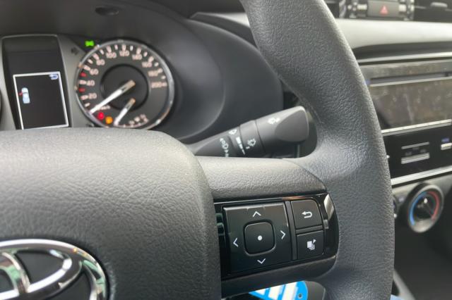 Toyota Hilux image 8