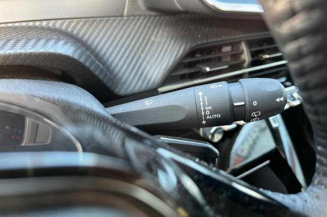 Peugeot 208 image 8