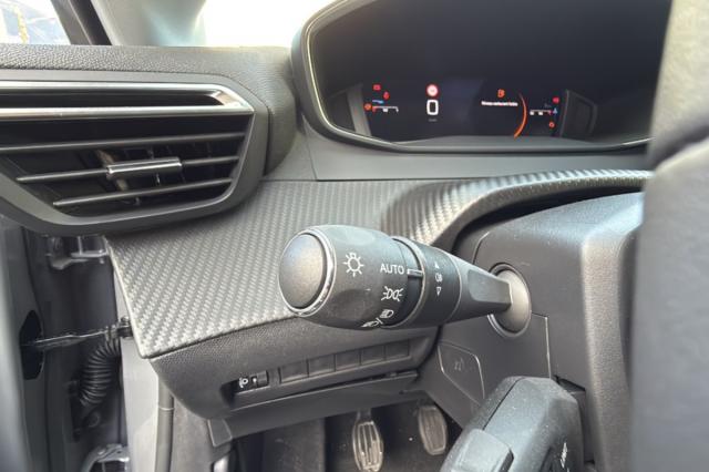 Peugeot 208 image 4