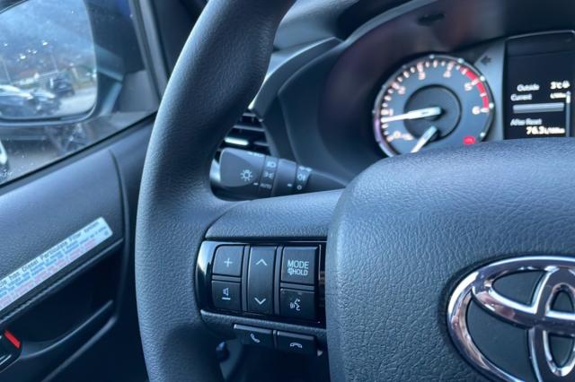 Toyota Hilux image 9