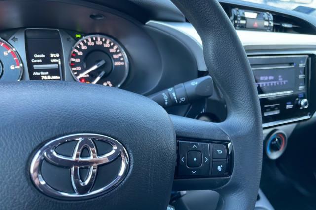 Toyota Hilux image 3